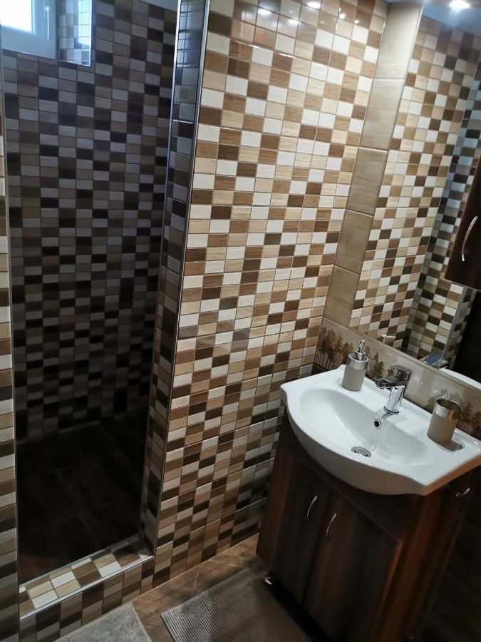 Zso-Ze Apartman Tiszafüred المظهر الخارجي الصورة